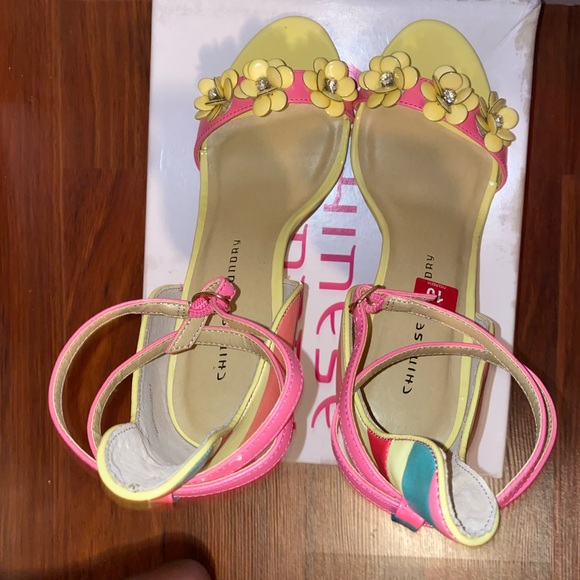 Chinese Laundry floral 2-piece sandal/rainbow heel - Picture 5 of 10